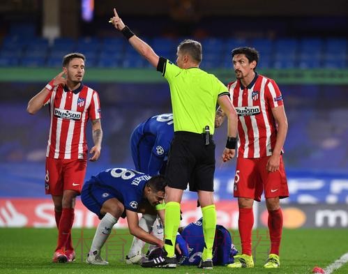 塞巴略斯:裁判已做到最好 萨维奇的红牌动作很明显